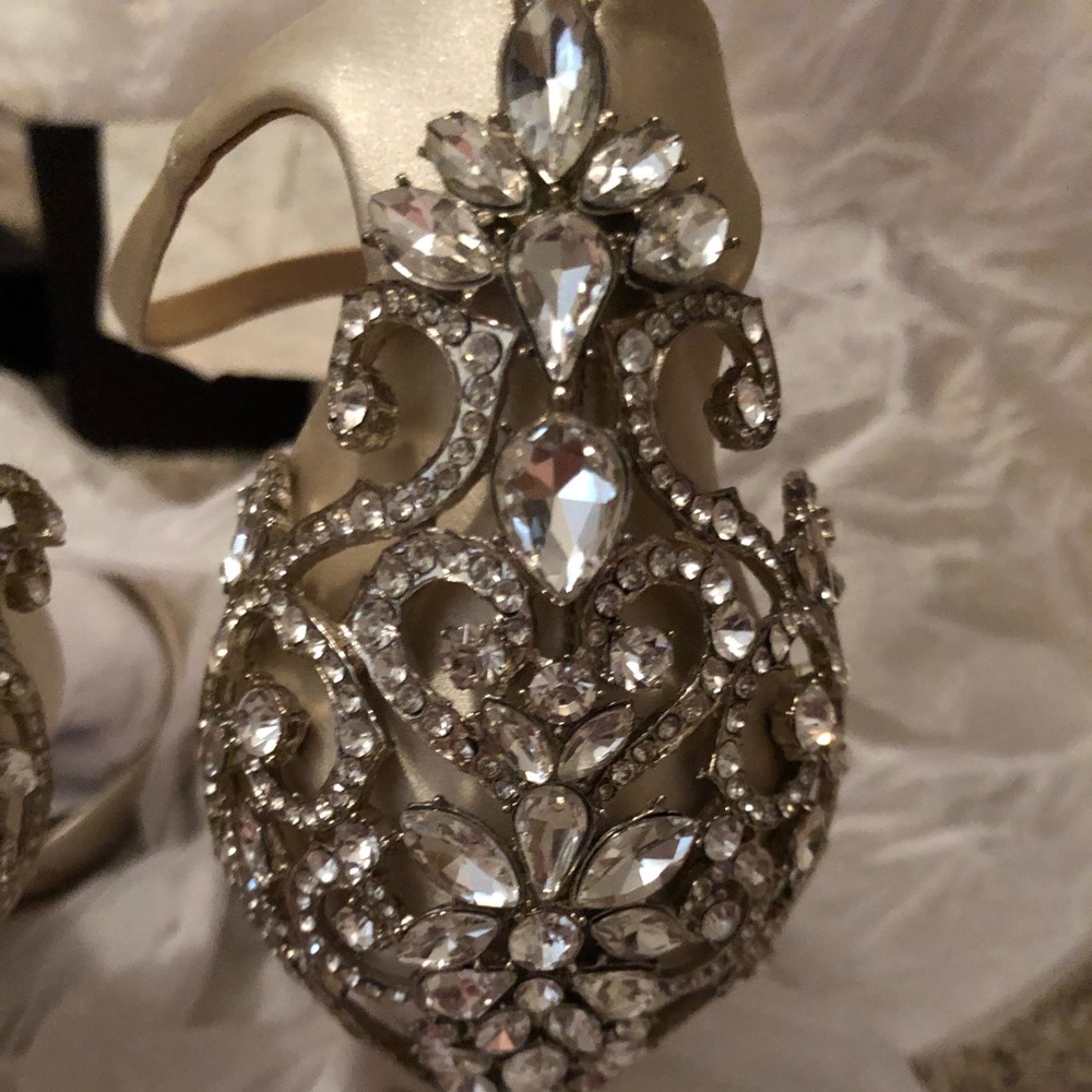 NIB Badgley Mischka Karson Crystals Peep toe Pumps - Picture 7 of 8